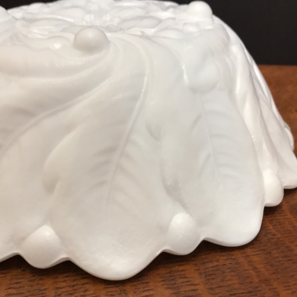 Flower Leaf Milk Glass Footed Bowl - Picture 5 of 5